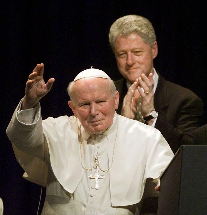 pope john paul ii waves to well wishers as us pres